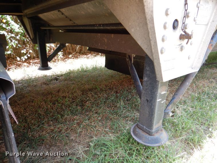 image for item DL0574 2010 Wilson DWH-550CB Commander  grain trailer