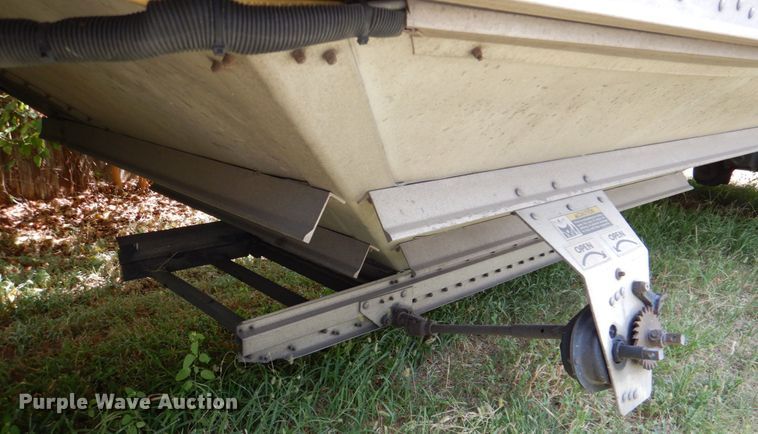 image for item DL0574 2010 Wilson DWH-550CB Commander  grain trailer