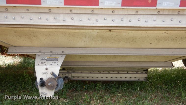 image for item DL0574 2010 Wilson DWH-550CB Commander  grain trailer