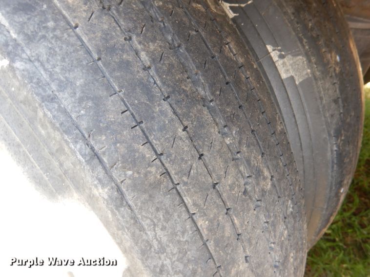 image for item DL0574 2010 Wilson DWH-550CB Commander  grain trailer