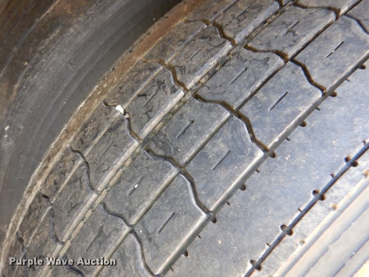 image for item DL0574 2010 Wilson DWH-550CB Commander  grain trailer