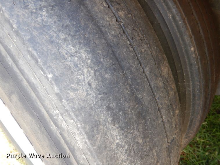 image for item DL0574 2010 Wilson DWH-550CB Commander  grain trailer