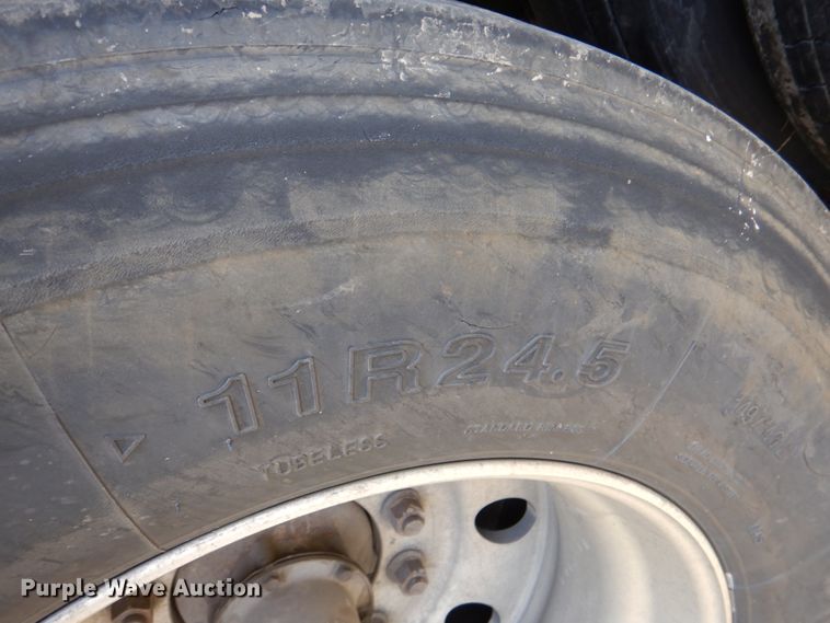 image for item DL0574 2010 Wilson DWH-550CB Commander  grain trailer