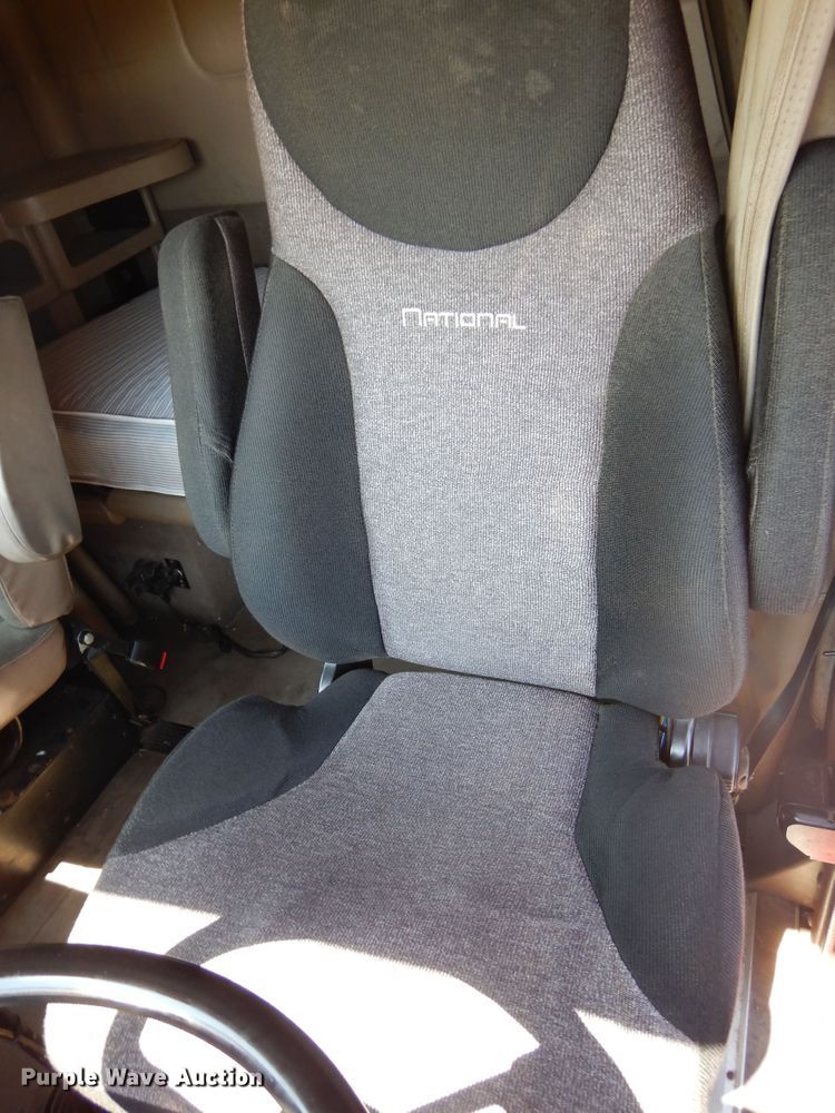 image for item DL6255 2006 International Eagle 9200i  semi truck