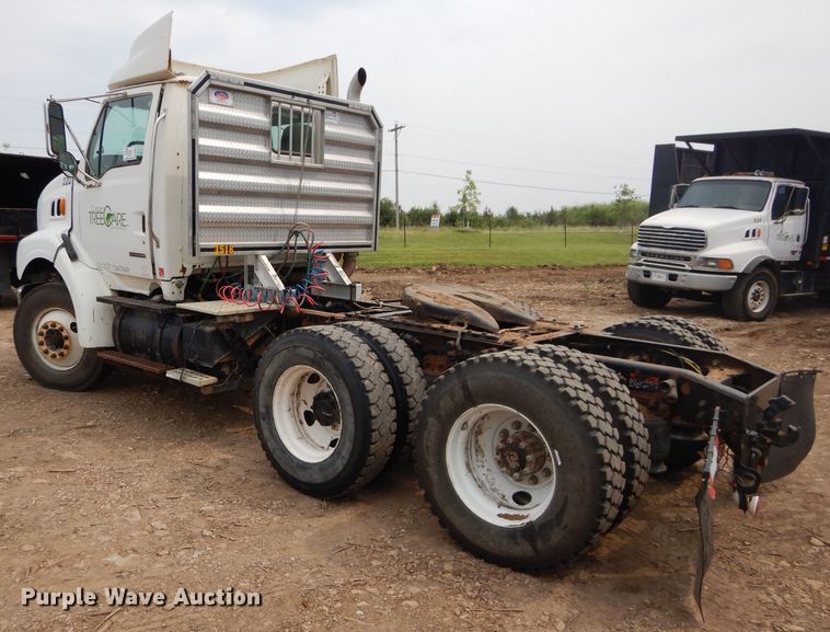 image for item DM4342 2002 Sterling A9500  semi truck