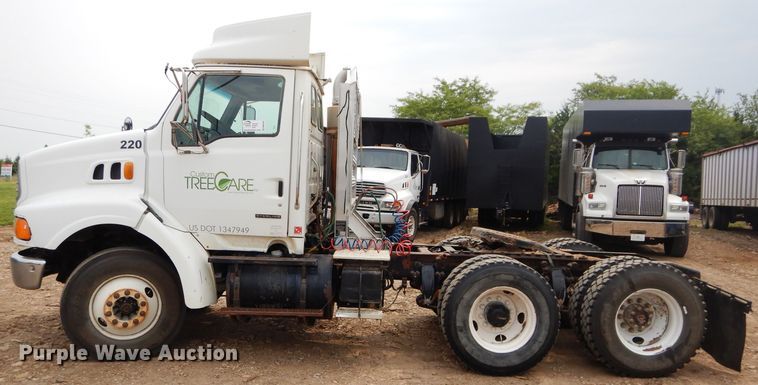 image for item DM4342 2002 Sterling A9500  semi truck