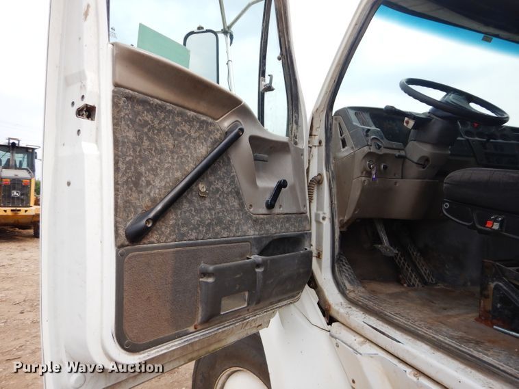 image for item DM4342 2002 Sterling A9500  semi truck