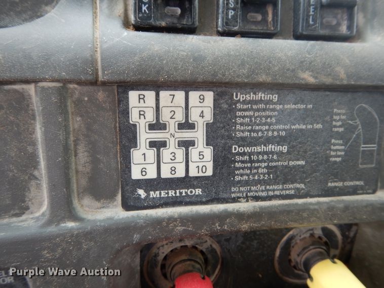 image for item DM4342 2002 Sterling A9500  semi truck