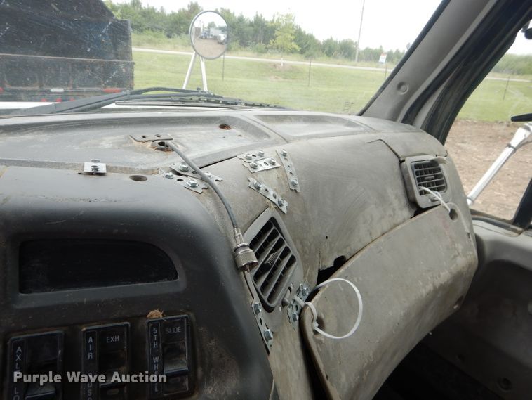 image for item DM4342 2002 Sterling A9500  semi truck