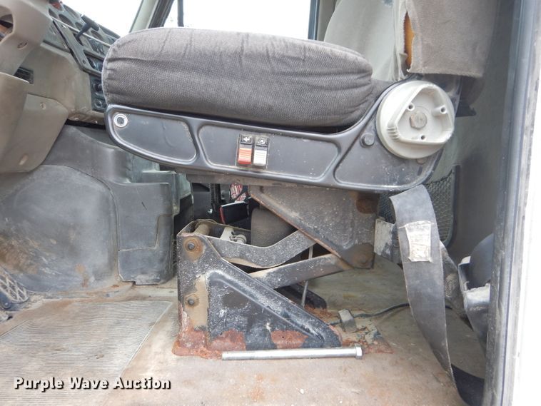 image for item DM4342 2002 Sterling A9500  semi truck