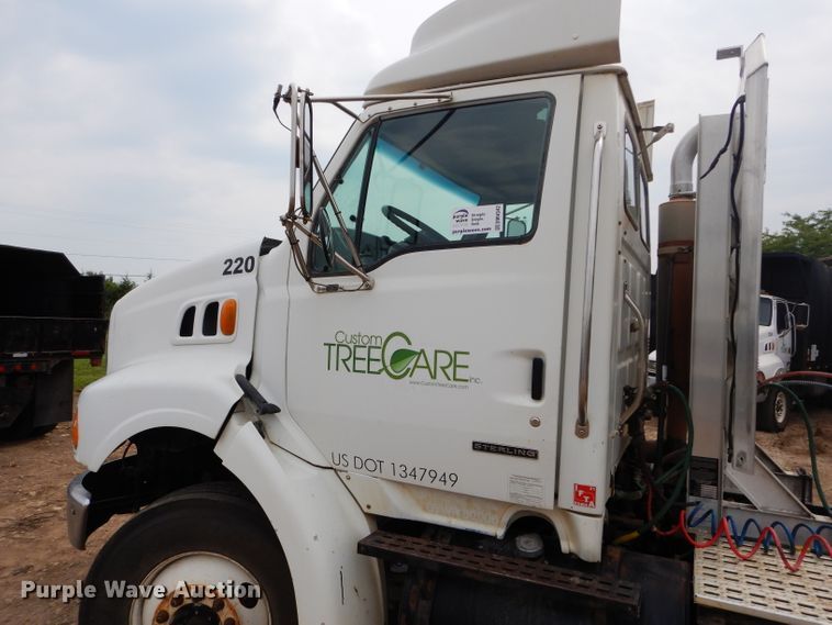 image for item DM4342 2002 Sterling A9500  semi truck