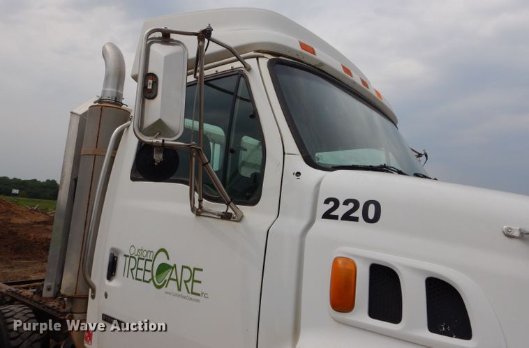 image for item DM4342 2002 Sterling A9500  semi truck