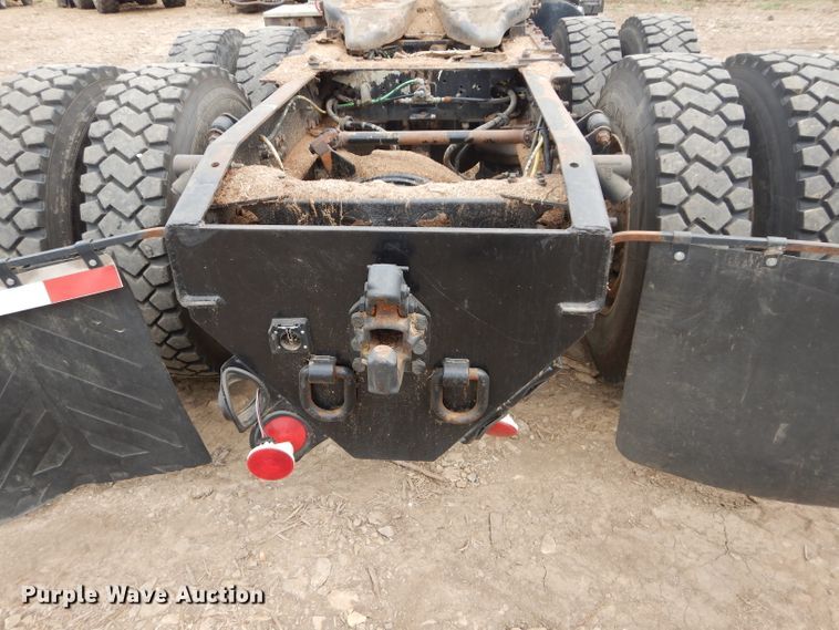 image for item DM4342 2002 Sterling A9500  semi truck