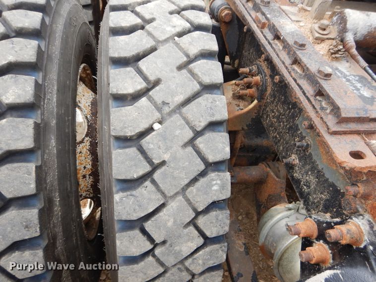 image for item DM4342 2002 Sterling A9500  semi truck