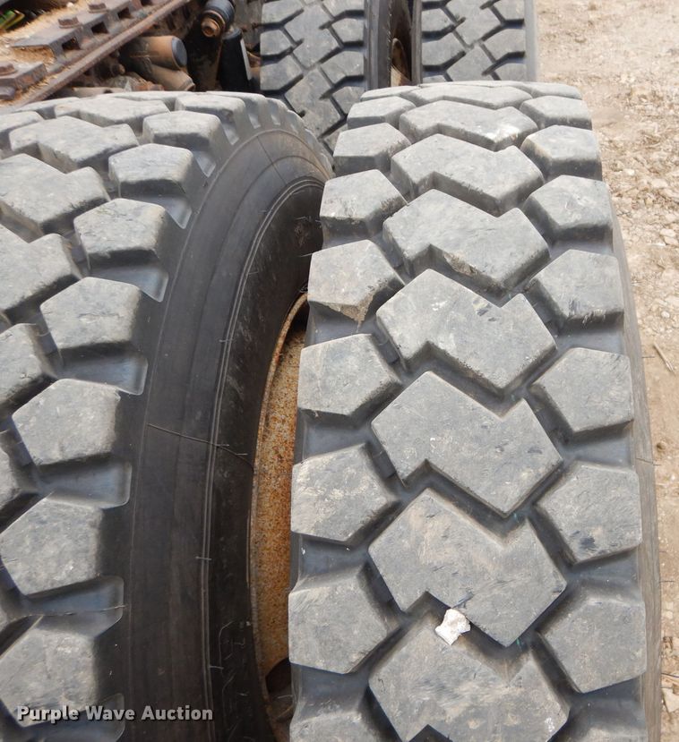 image for item DM4342 2002 Sterling A9500  semi truck