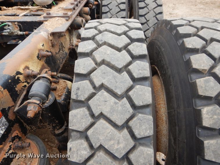 image for item DM4342 2002 Sterling A9500  semi truck