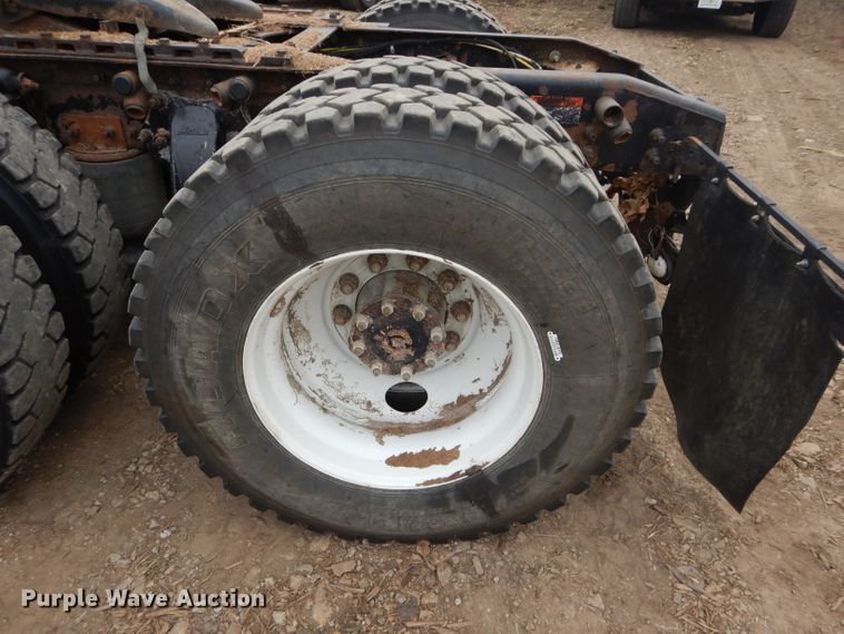 image for item DM4342 2002 Sterling A9500  semi truck