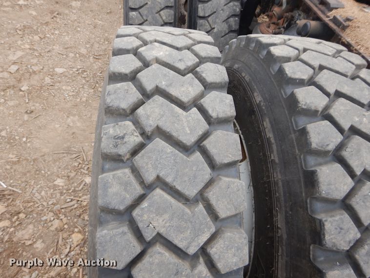 image for item DM4342 2002 Sterling A9500  semi truck