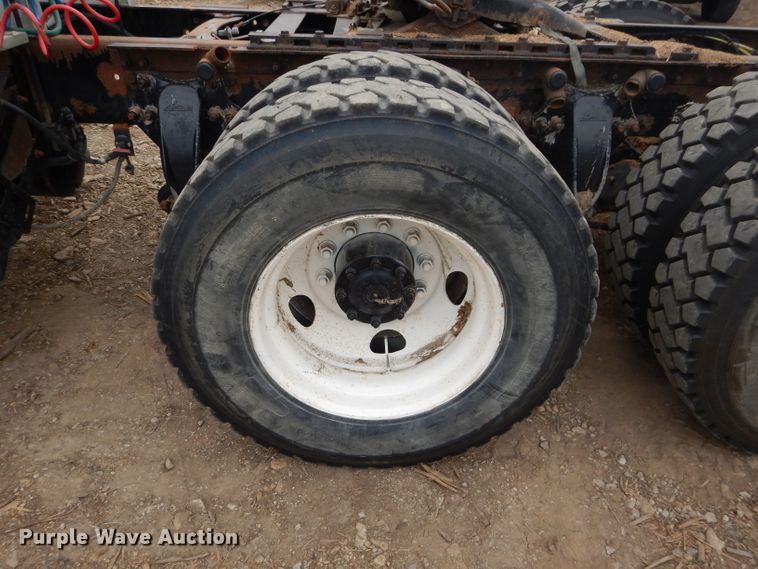 image for item DM4342 2002 Sterling A9500  semi truck