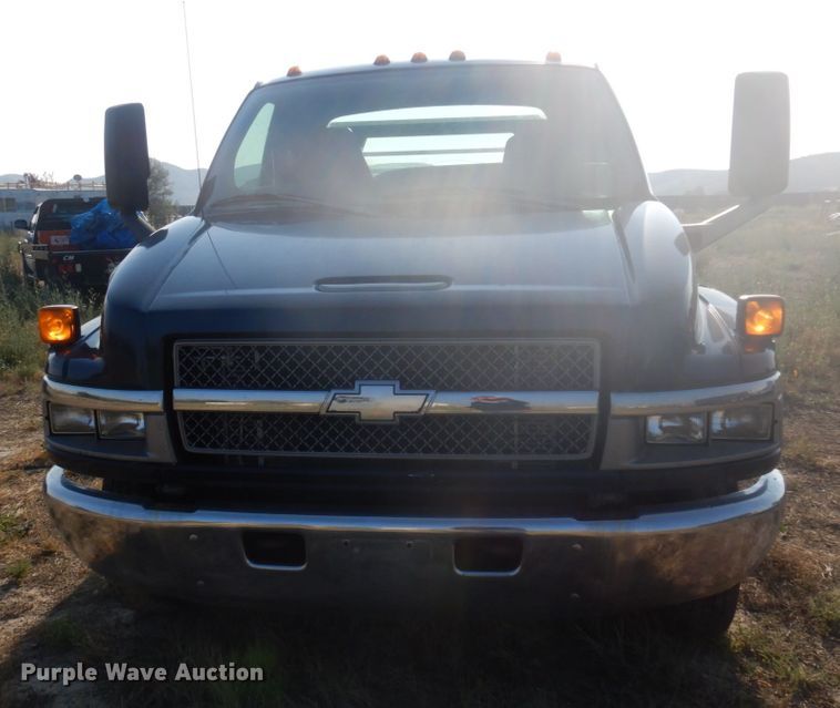 image for item DM5268 2005 Chevrolet C4500  flatbed truck