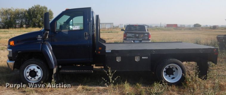 image for item DM5268 2005 Chevrolet C4500  flatbed truck