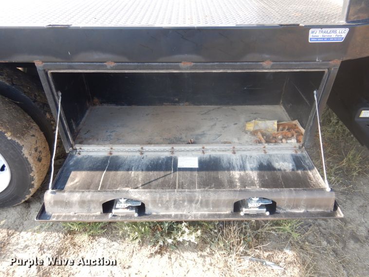 image for item DM5268 2005 Chevrolet C4500  flatbed truck