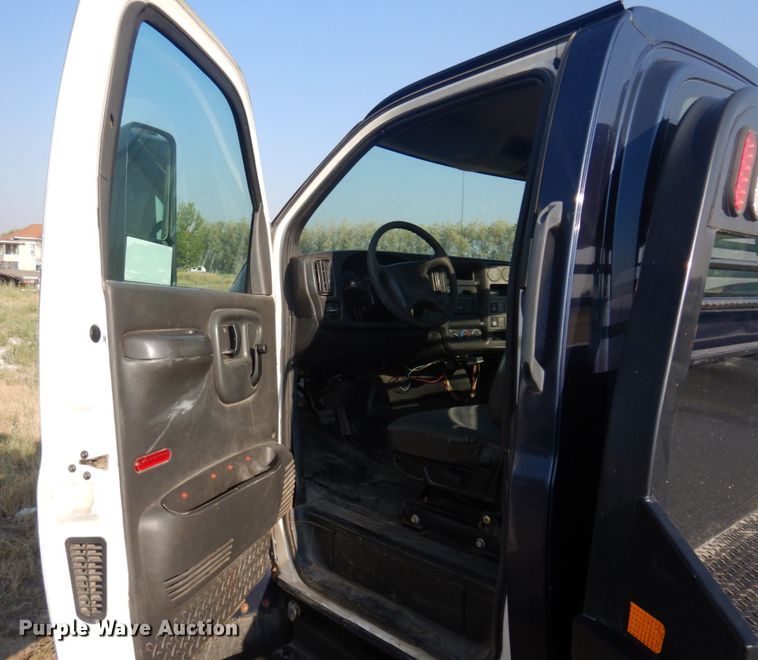 image for item DM5268 2005 Chevrolet C4500  flatbed truck