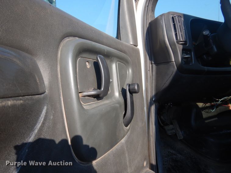 image for item DM5268 2005 Chevrolet C4500  flatbed truck