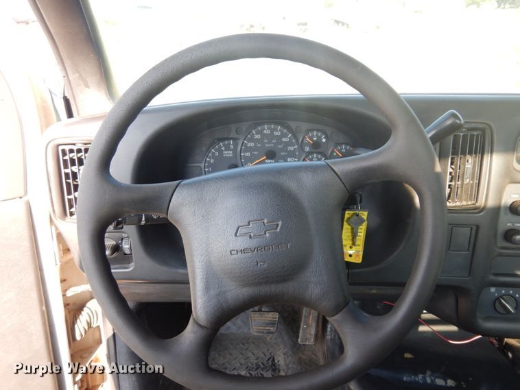 image for item DM5268 2005 Chevrolet C4500  flatbed truck