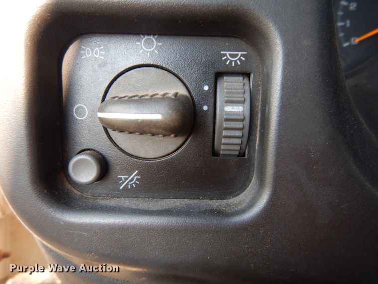 image for item DM5268 2005 Chevrolet C4500  flatbed truck