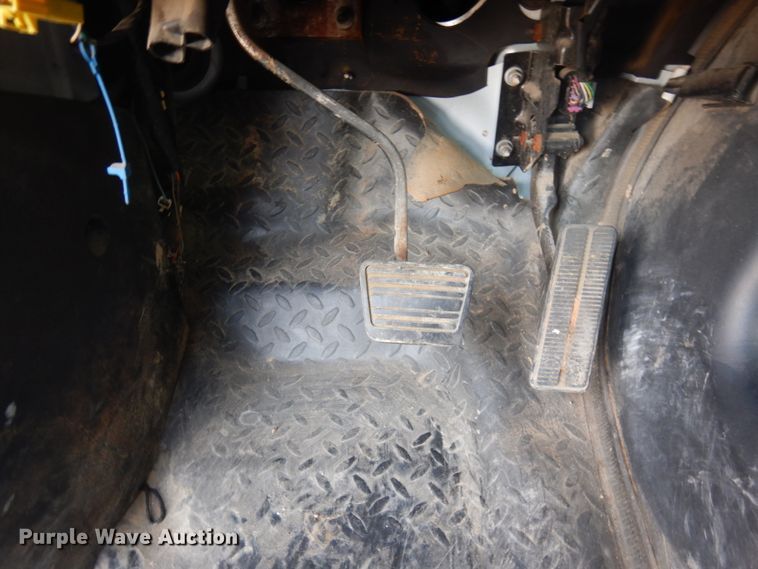 image for item DM5268 2005 Chevrolet C4500  flatbed truck