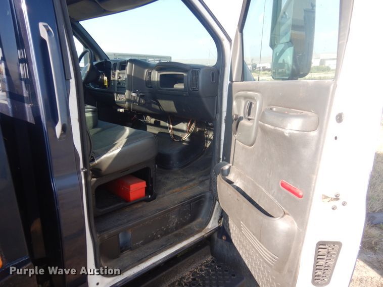 image for item DM5268 2005 Chevrolet C4500  flatbed truck