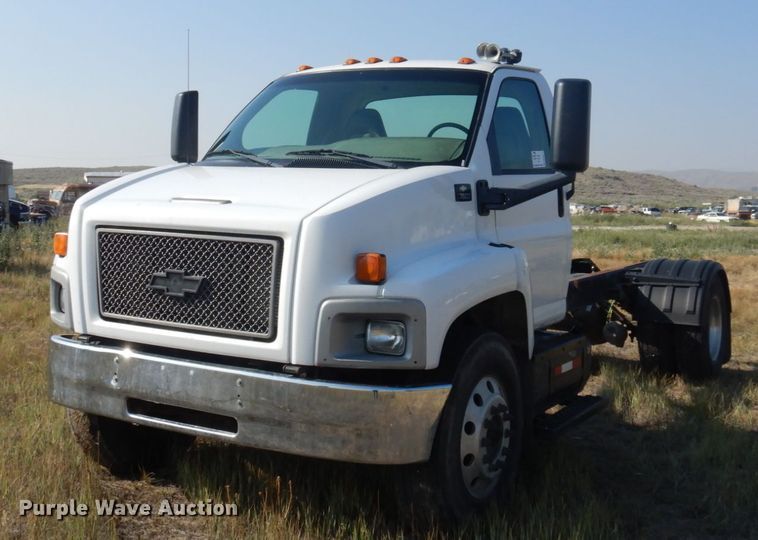 image for item DM5271 2004 Chevrolet C7500  truck cab and chassis