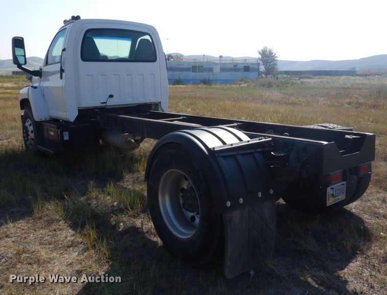 image for item DM5271 2004 Chevrolet C7500  truck cab and chassis