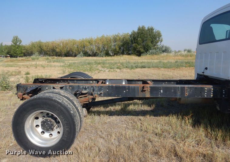 image for item DM5271 2004 Chevrolet C7500  truck cab and chassis