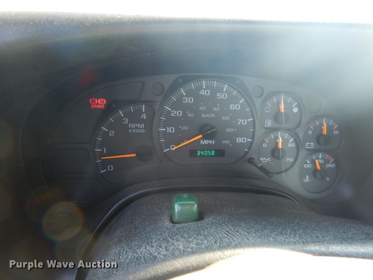 image for item DM5271 2004 Chevrolet C7500  truck cab and chassis