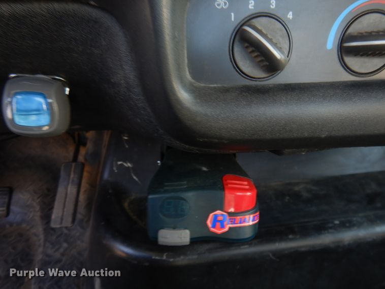 image for item DM5271 2004 Chevrolet C7500  truck cab and chassis