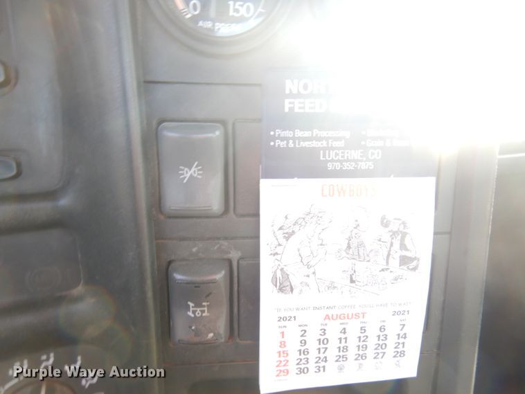 image for item DM5271 2004 Chevrolet C7500  truck cab and chassis