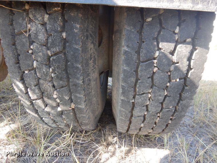 image for item DM5271 2004 Chevrolet C7500  truck cab and chassis