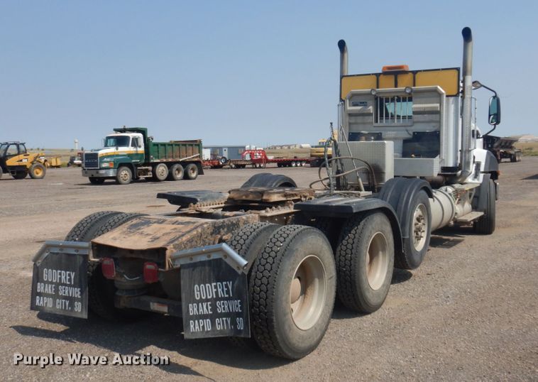 image for item DM5280 2014 Caterpillar CT660  semi truck
