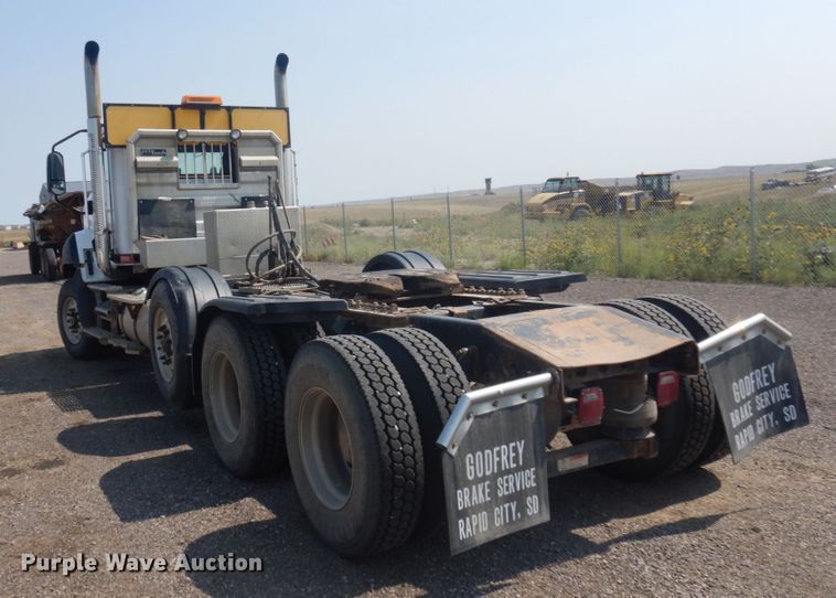 image for item DM5280 2014 Caterpillar CT660  semi truck