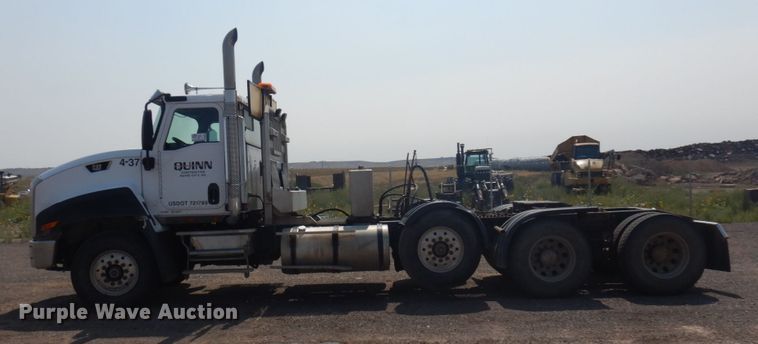 image for item DM5280 2014 Caterpillar CT660  semi truck