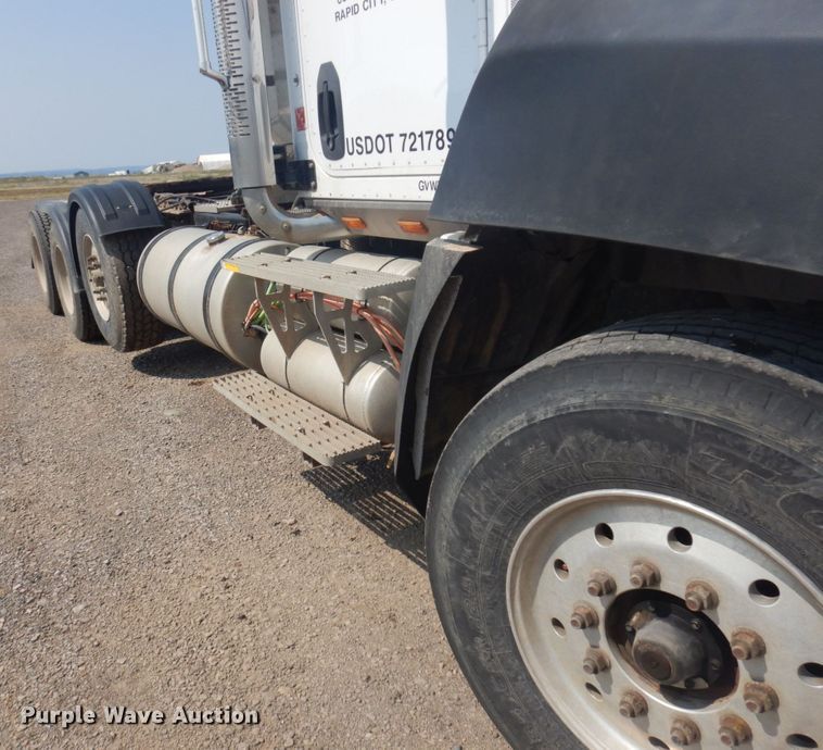 image for item DM5280 2014 Caterpillar CT660  semi truck