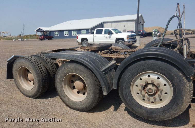 image for item DM5280 2014 Caterpillar CT660  semi truck