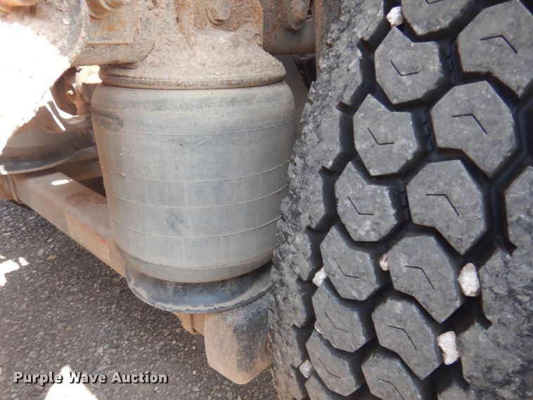 image for item DM5280 2014 Caterpillar CT660  semi truck