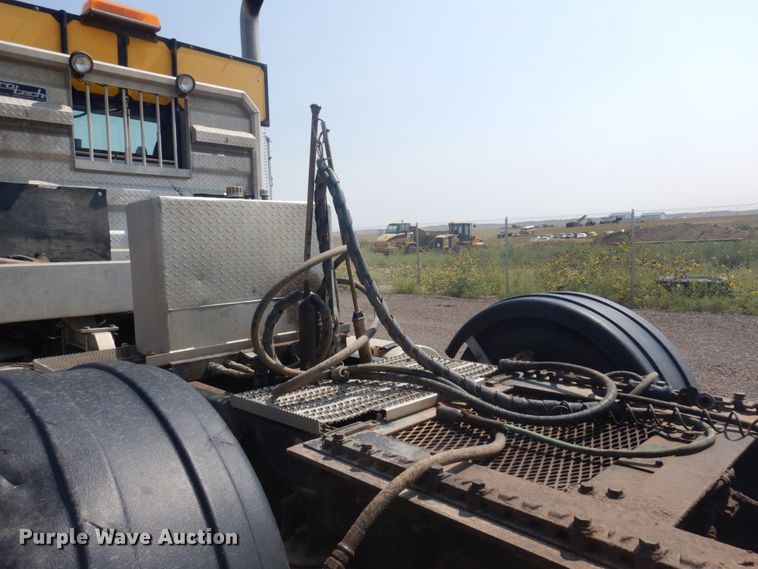 image for item DM5280 2014 Caterpillar CT660  semi truck