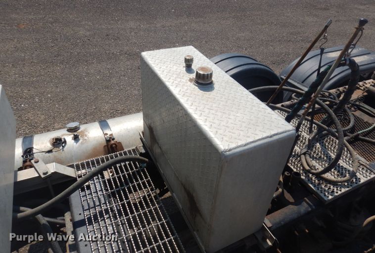 image for item DM5280 2014 Caterpillar CT660  semi truck