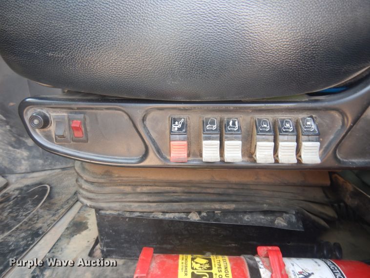 image for item DM5280 2014 Caterpillar CT660  semi truck