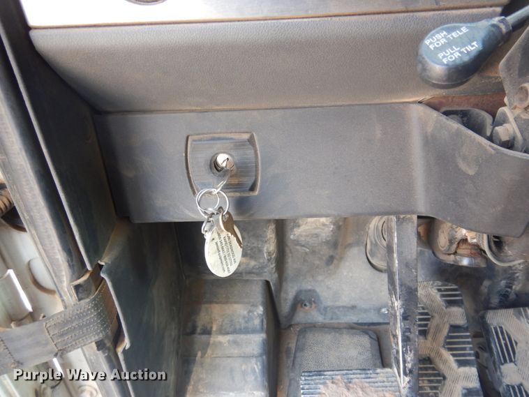 image for item DM5280 2014 Caterpillar CT660  semi truck