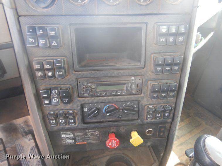 image for item DM5280 2014 Caterpillar CT660  semi truck